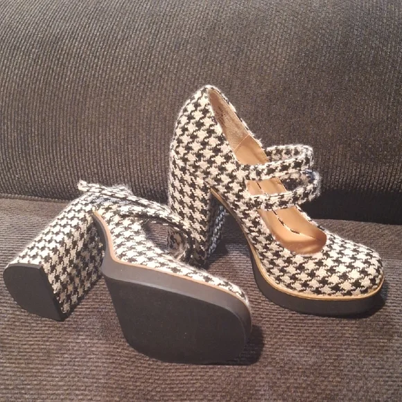 Steve Madden Black & White Houndstooth Double Strap Chunky Block Platform Heels - Picture 4 of 11
